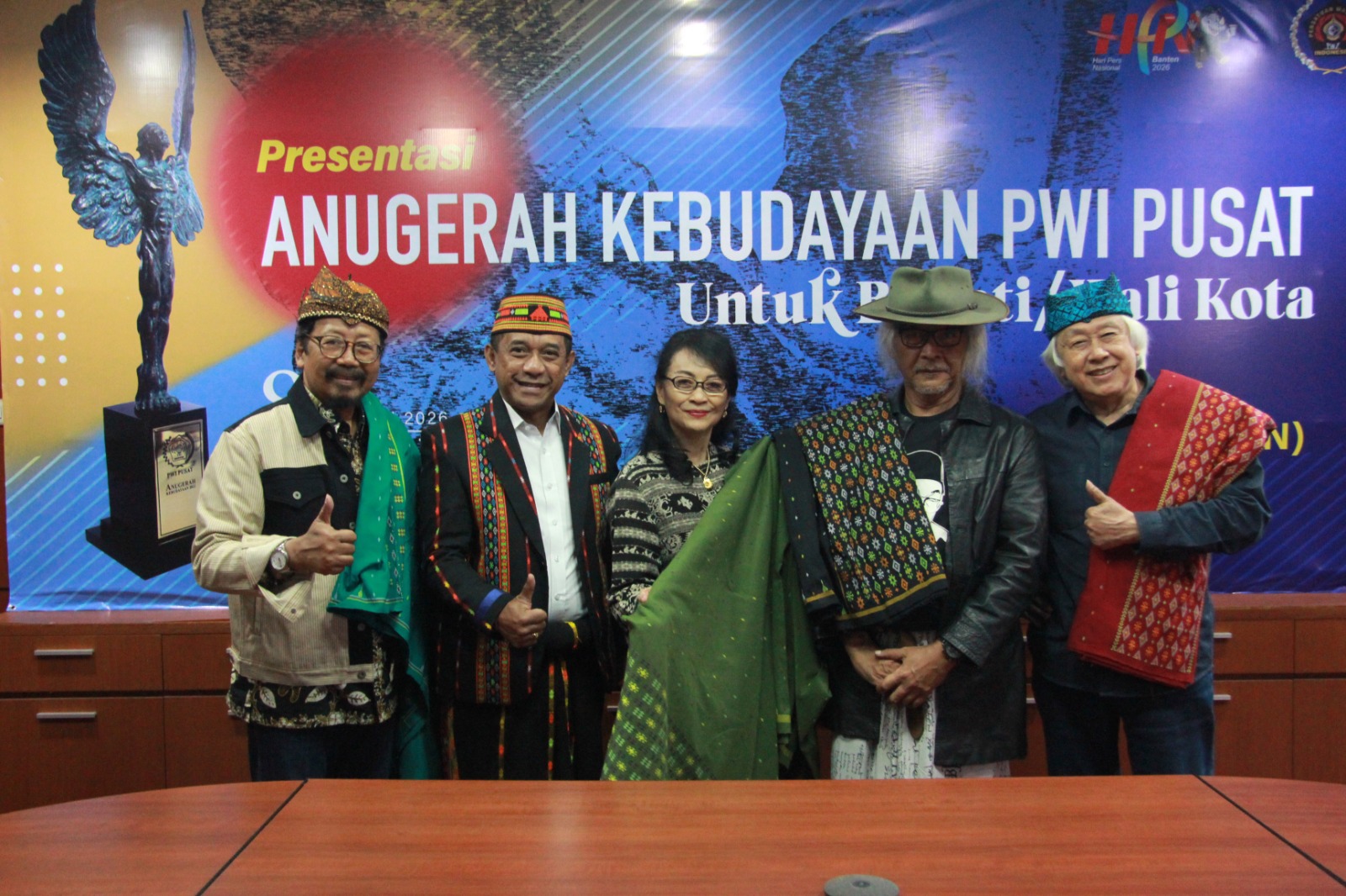 Sepuluh Kepala Daerah dan Tiga Wartawan Raih Trofi Abyakta di HPN 2026