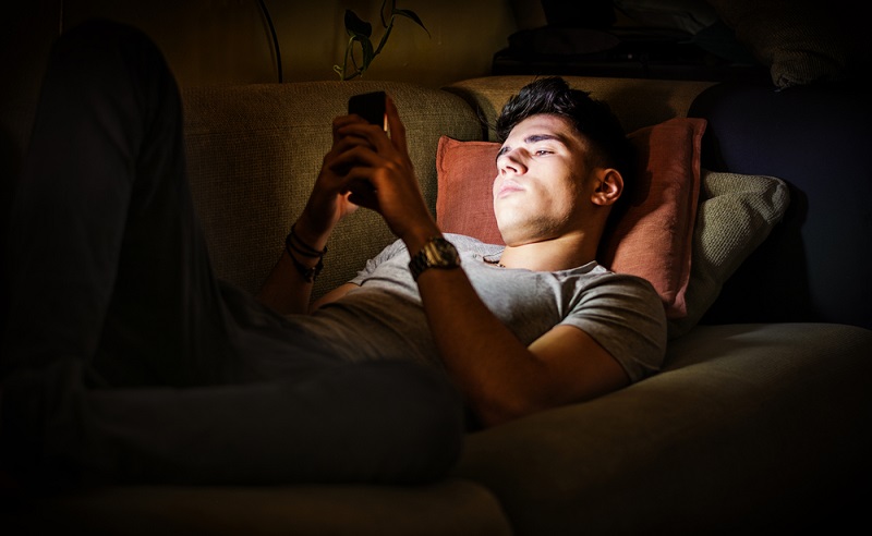 Apa Benar Mandi setelah Begadang Bisa Sebabkan Kematian?