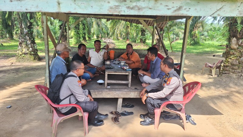 Polsek Bangko Pusako Gelar Cooling System untuk Pilkada Damai 2024 di Dusun Sukajadi