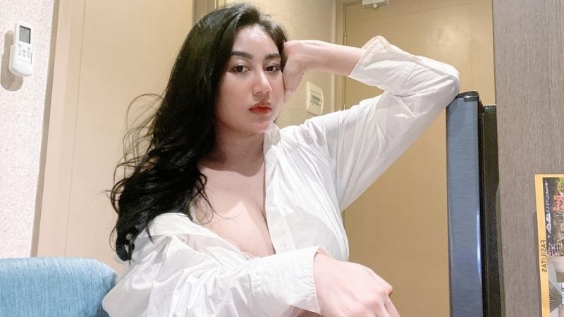 Tujuh Gaya Seksi Pamela Safitri Bikin Jantung Pria Berdegup Kencang