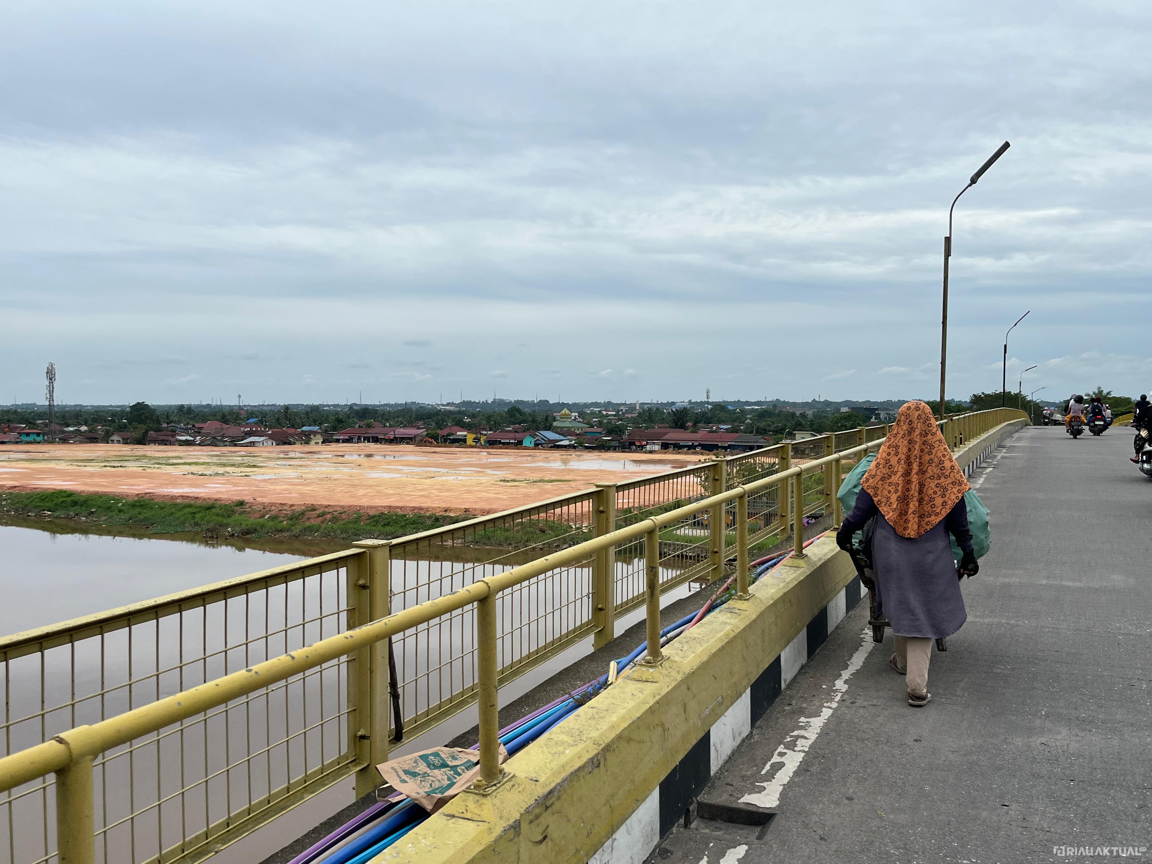 Pemilik Kabel di Jembatan Siak 1 Diberi Tenggat Waktu Hingga Besok