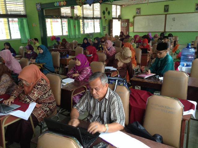 SMAN 3 dan SMAN 4 Pekanbaru Laksanakan Workshop Kompetensi Guru dan Pegawai TU