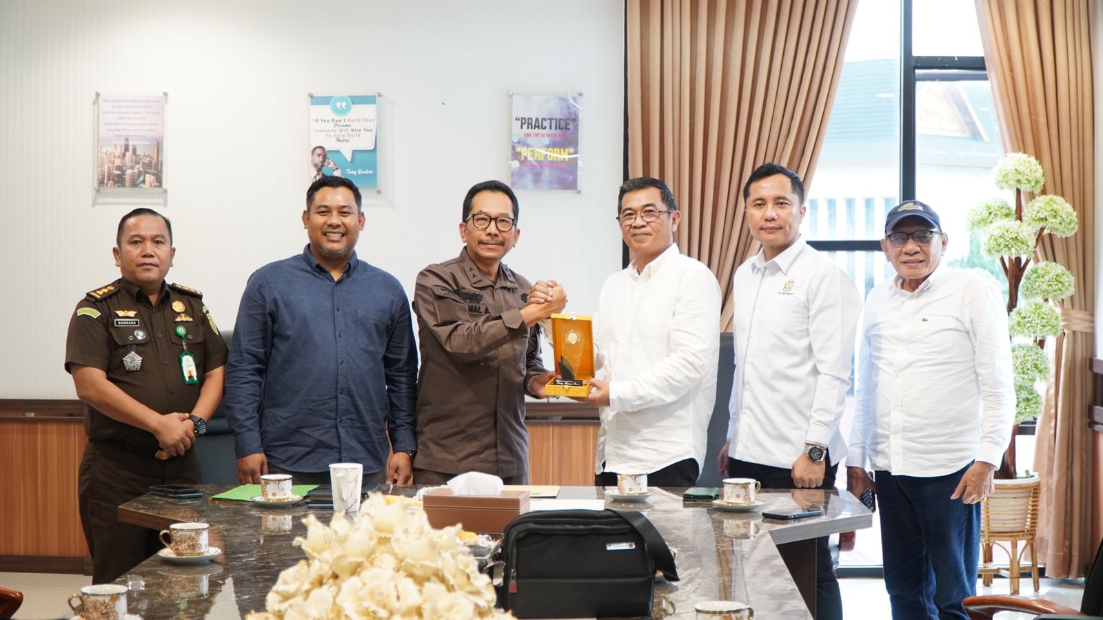 Kajati Riau dan PWI Bahas Sinergisitas Program Kerja untuk Penguatan Hubungan dengan Media