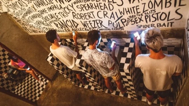 Hentikan Kebiasaan Membawa dan Bermain Ponsel di Toilet