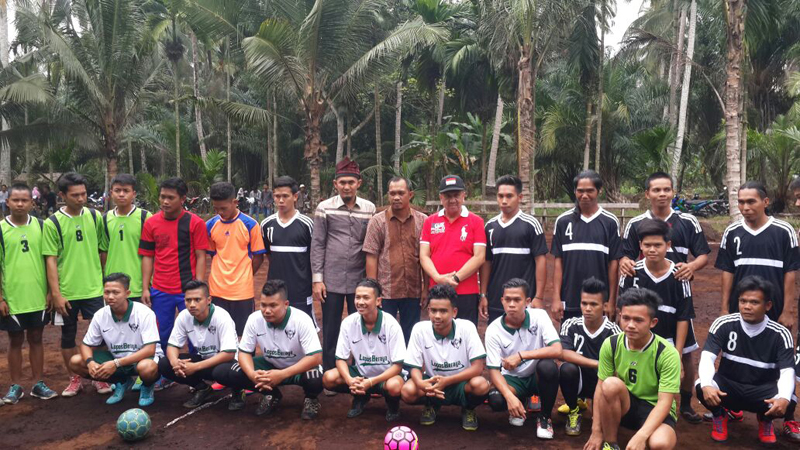 H Rosman Buka Turnamen Futsal Perdana Desa Idaman