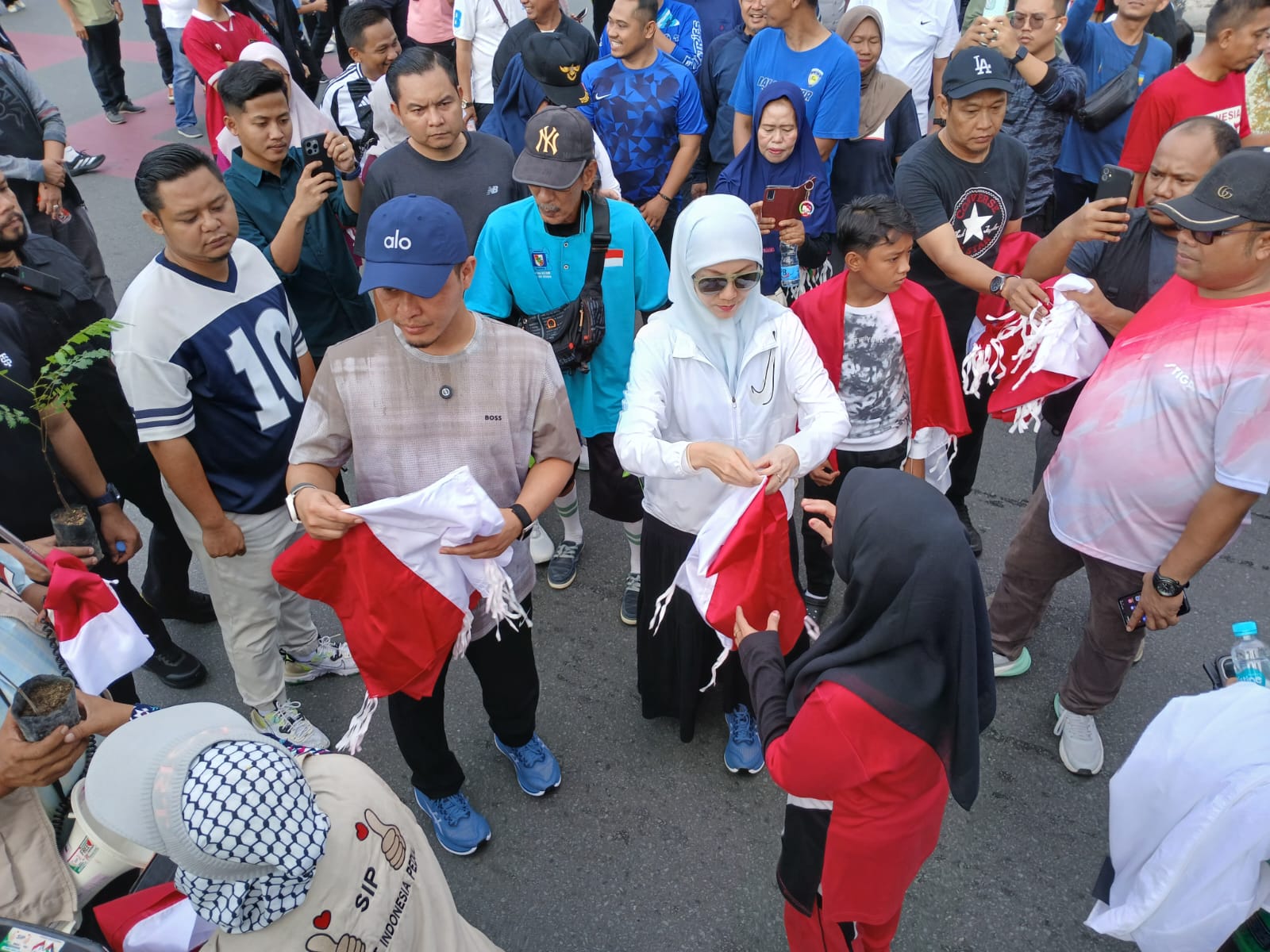 Wako Pekanbaru Imbau Warga Kibarkan Bendera Merah Putih Selama Agustus