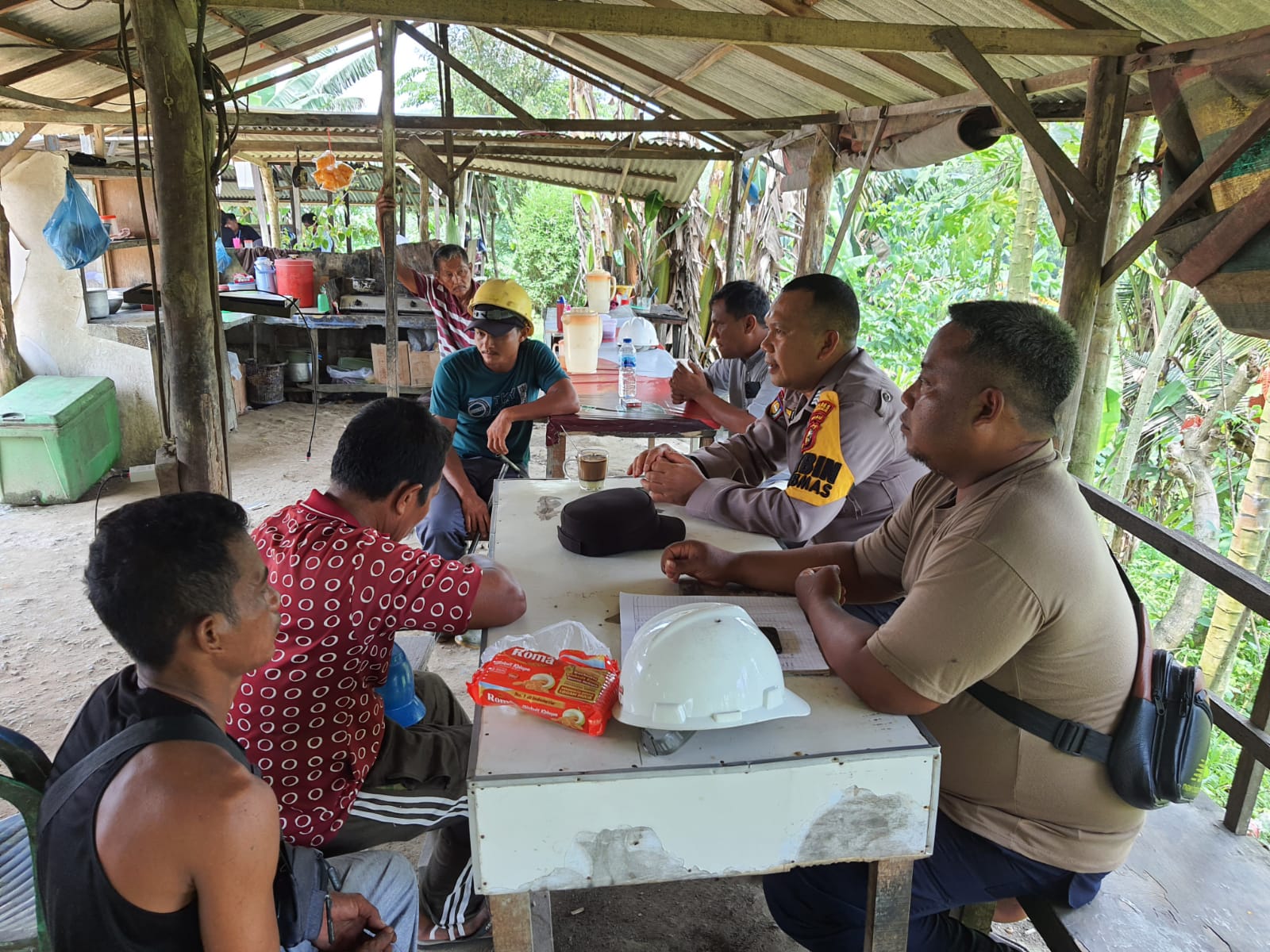 Sosialisasi Pilkada Damai 2024 oleh Bhabinkamtibmas Desa Semunai Polsek Pinggir