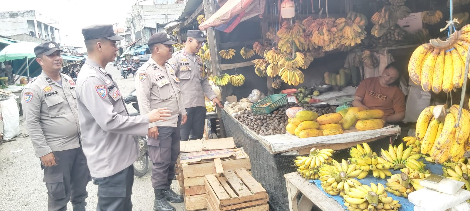 Bhabinkamtibmas Polsek Mandau Ajak Pedagang Jaga Ketertiban