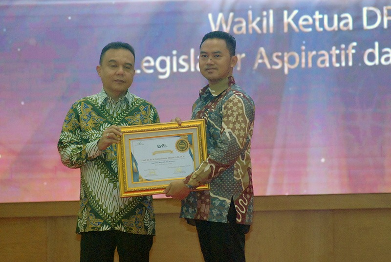 Sufmi Dasco Raih Penghargaan Legislator Aspiratif dan Humanis KWP Award 2023