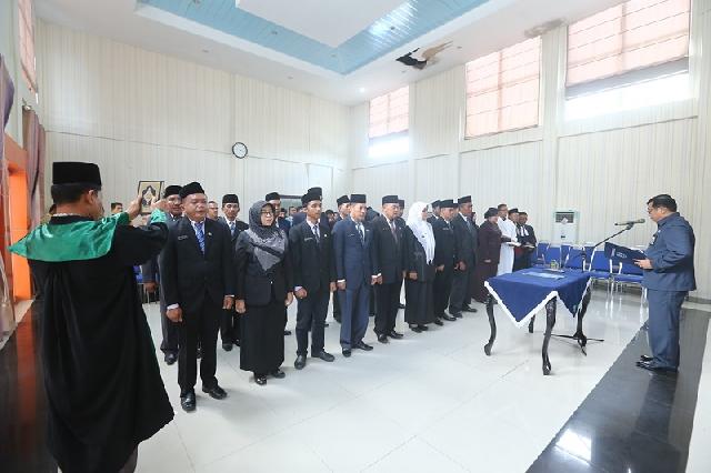 Sekda Lantik 21 Pejabat Eselon IV, Terus Tingkatkan Semangat dan Kerja Keras