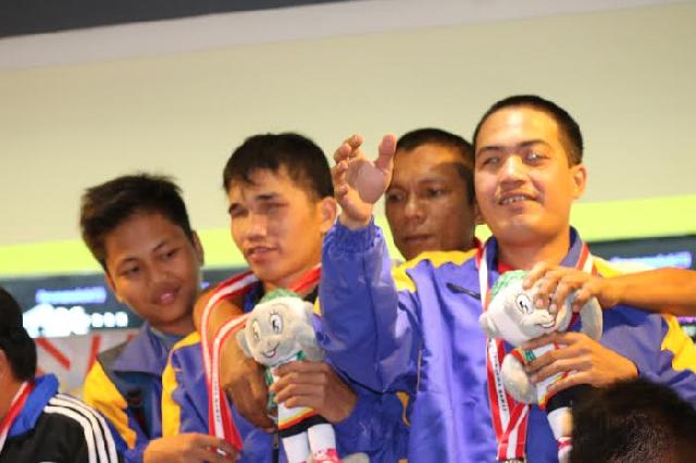 Duet Peboling Tuna Netra Provinsi Riau Raih Medali Emas