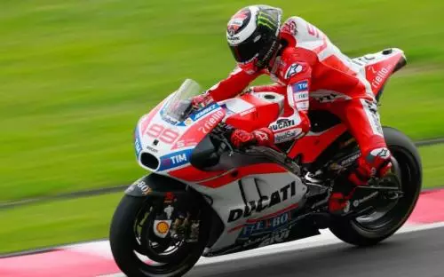 Jorge Lorenzo Gagal Mentereng di MotoGP 2017, Valentino Rossi Maklum