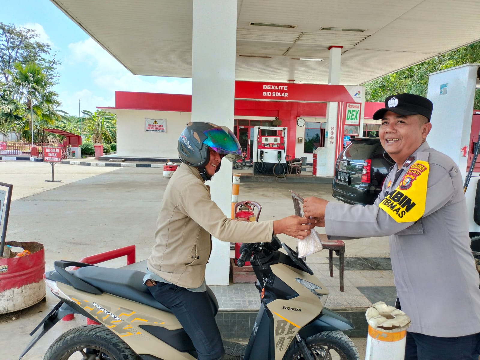 Jumat Berkah, Pesan Pilkada Damai dalam Sebungkus Nasi