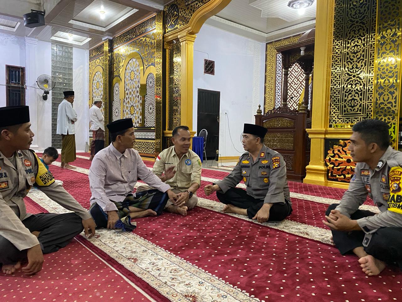 Polsek Pangean Sampaikan Pesan Kamtibmas Pemilu Damai Melalui Salat Berjamaah