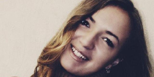 Gadis ini beri layanan kehangatan di ranjang bagi pria lajang