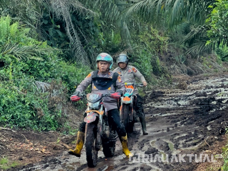 Cegah Karhutla, Kapolsek TPTM Terabas Hutan Pantau Lokasi Rawan di Rohil Riau