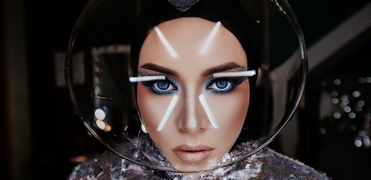 Melly Goeslaw : Saya Mohon Maaf Kalau yang Saya Pakai di Muka Terlalu Keren