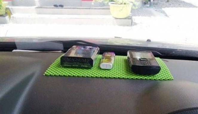 Jangan Coba-coba Taruh Korek Api di Dasbor Mobil