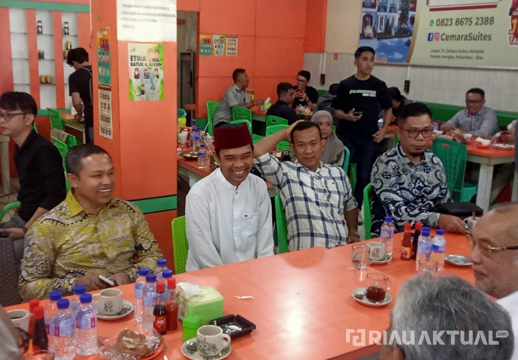 Ngopi Bersama UAS, Abdul Wahid Traktir Satu Kedai Kopi