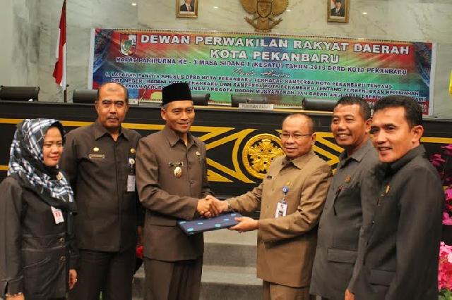 Ranperda SMP Madani Pekanbaru dan Ranperda Pembentukan Kelurahan Kota Pekanbaru Disahkan
