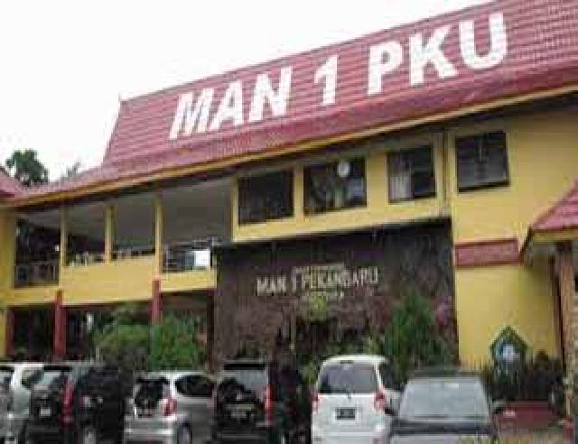 MAN 1 Pekanbaru Gelar Buka Bersama