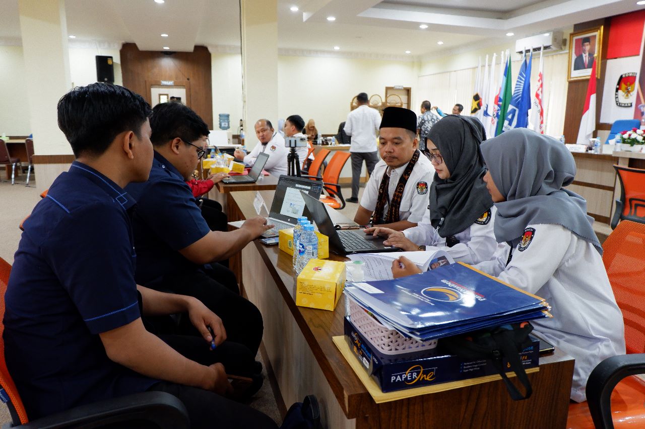Update : 26 Bacalon DPD dan 4 Parpol Daftar ke KPU Riau