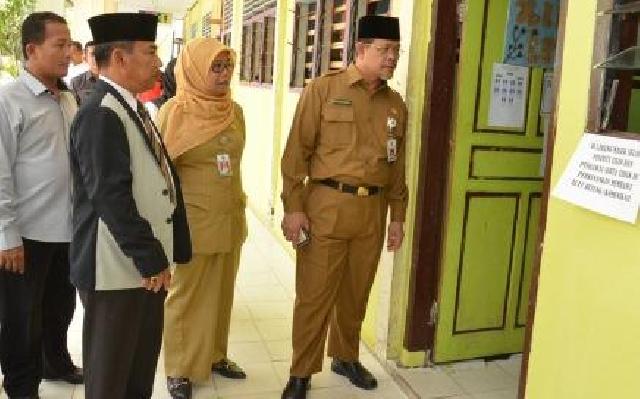 Sekda Bengkalis Tinjau UN di Dua Kecamatan