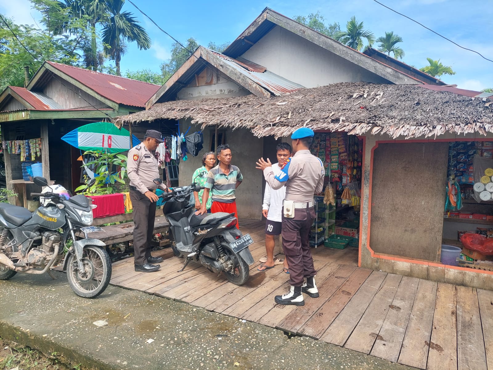 Personel Polsek Tempuling Sosialisasikan Pemilu Damai 2024