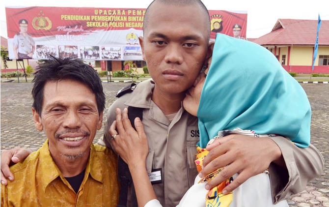 Anak Buruh Panggul Lulus Tes Polisi Tanpa Uang