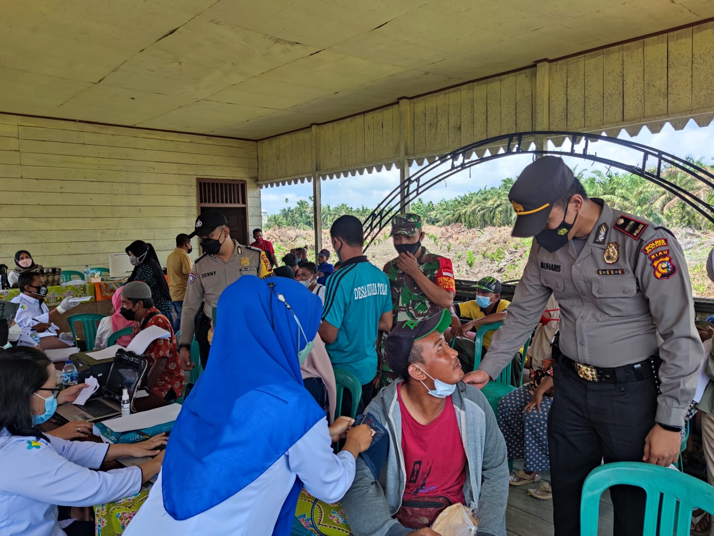Polsubsektor Pelalawan Terus Pantau Giat Vaksinasi 
