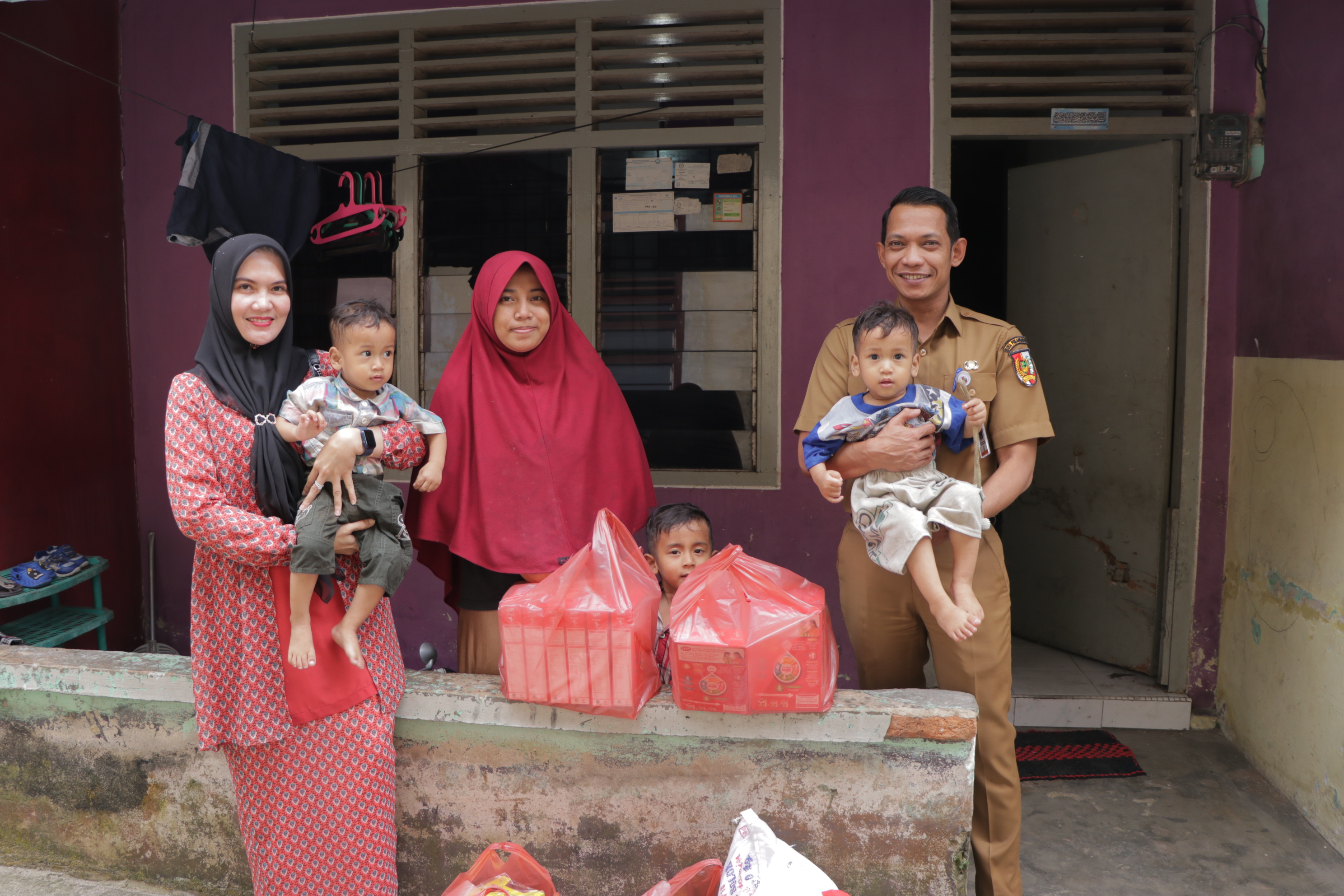 Tekan Jumlah Angka Stunting, Kadis Perkim Pekanbaru Beri Bantuan Nutrisi ke Anak Asuh