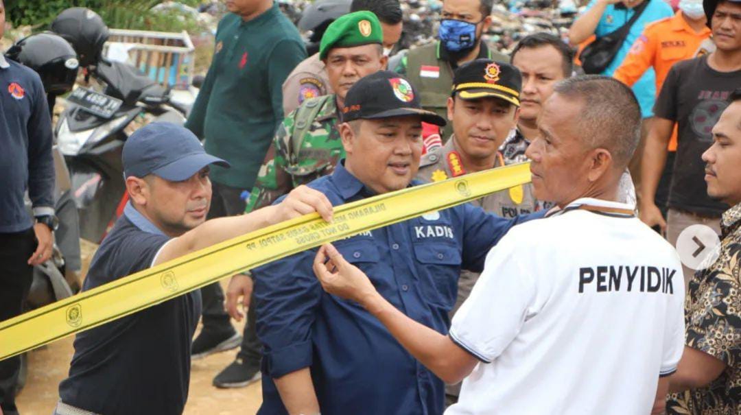 Satu TPS Ilegal Disegel Tim Gabungan DLHK dan Satpol PP Pekanbaru
