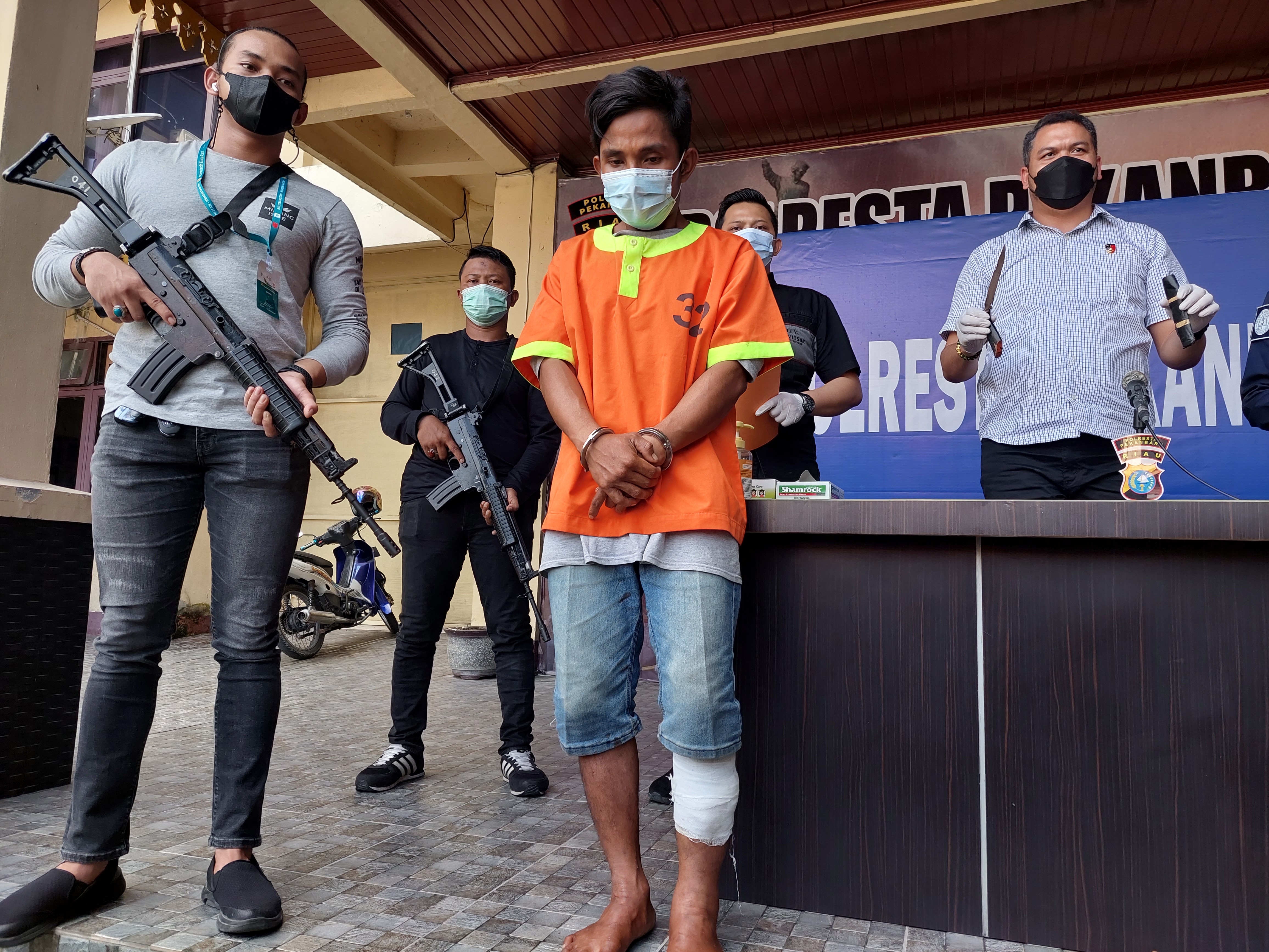 Dipicu Saling Ejek, Kuli Bangunan di Pekanbaru Tikam Rekan Dalam Barak