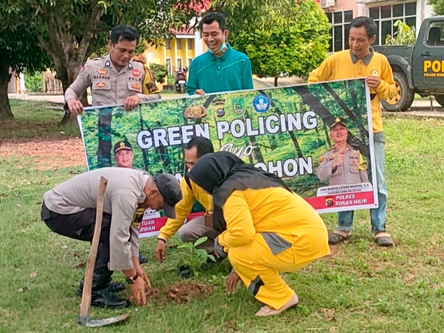 Green Policing, Polsek Rimba Melintang Tanam Pohon dengan Pelajar dan Tenaga Kesehatan