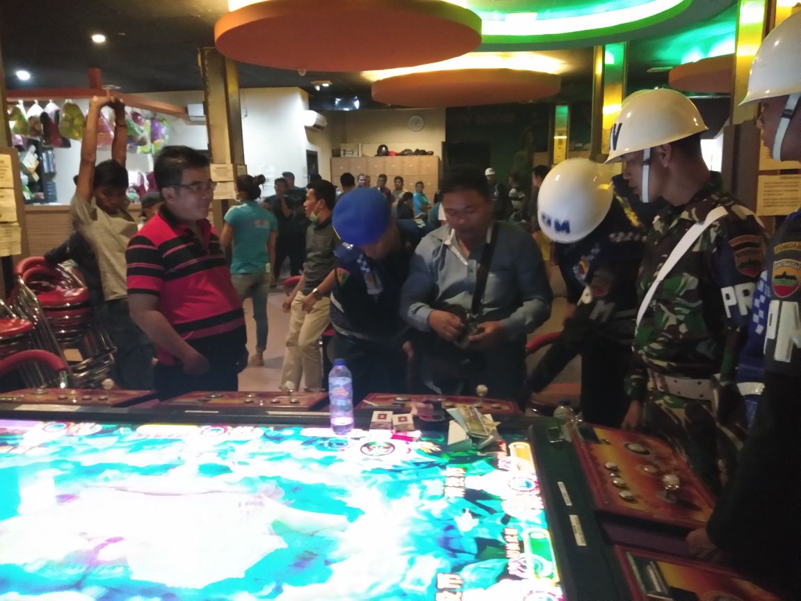 TNI AD Razia Tempat Hiburan Malam di Pekanbaru, Lima Orang Diamankan