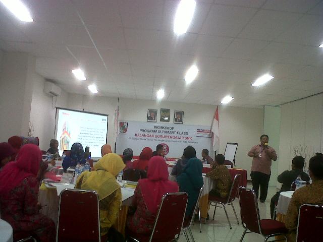 Guru SMK Pekanbaru Mendapat Pendidikan Ritel Dari Alfamart