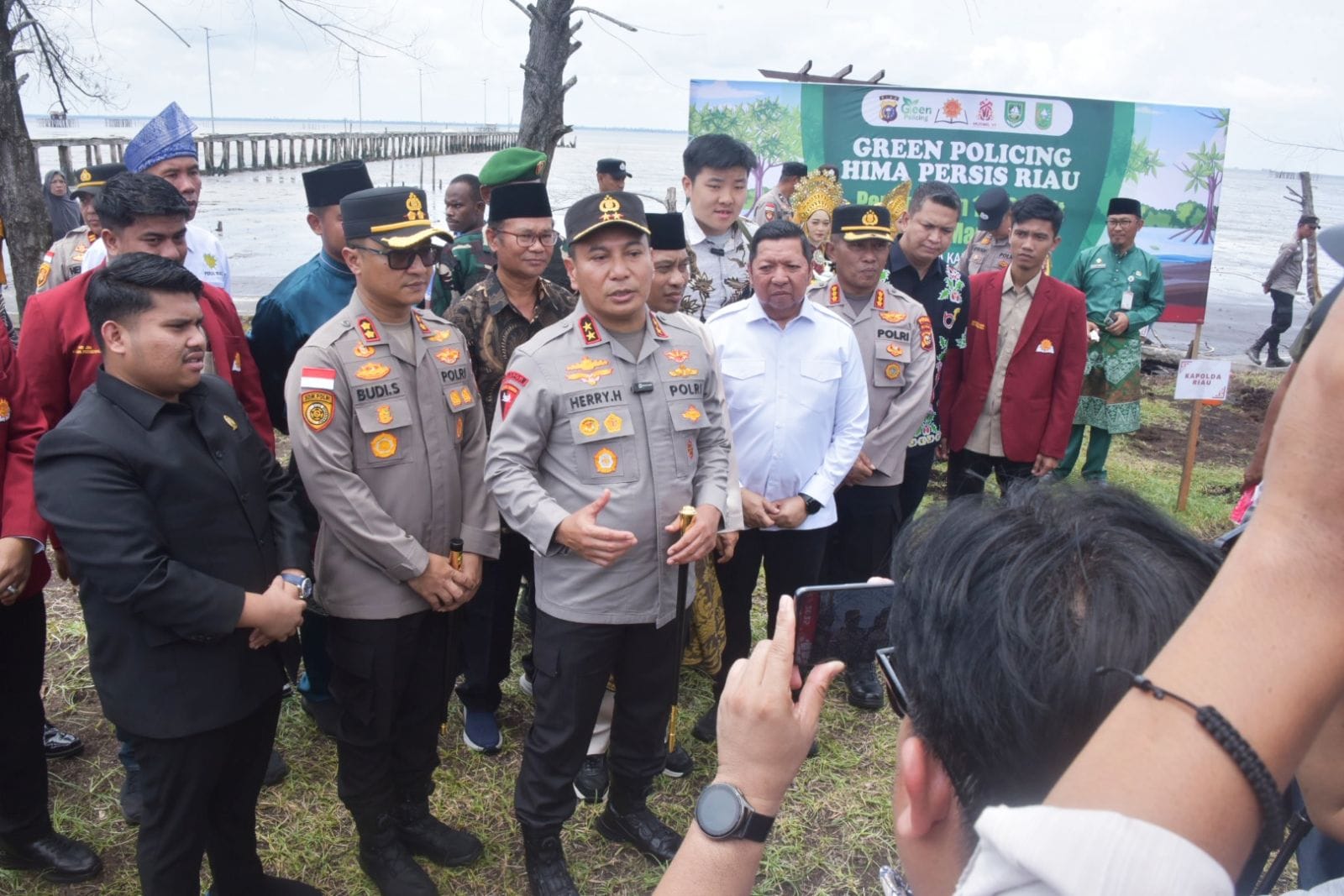 Kapolda Riau Hadiri Muswil Hima Persis Riau di Bengkalis, Tanam Mangrove Bareng Mahasiswa