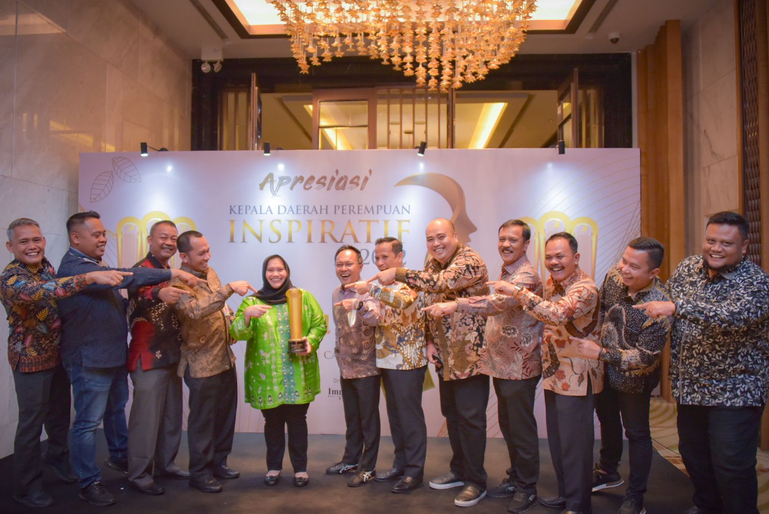 Bupati Kasmarni Raih Penghargaan Sebagai Kepala Daerah Inovatif