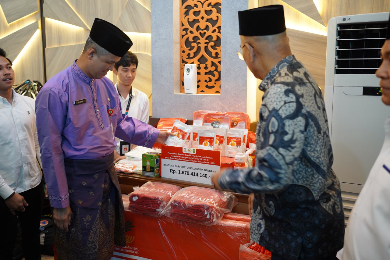 Terima Kunker Komisi VIII DPR RI, Pemprov Riau Dapat Bantuan Peralatan Penanganan Karhutla