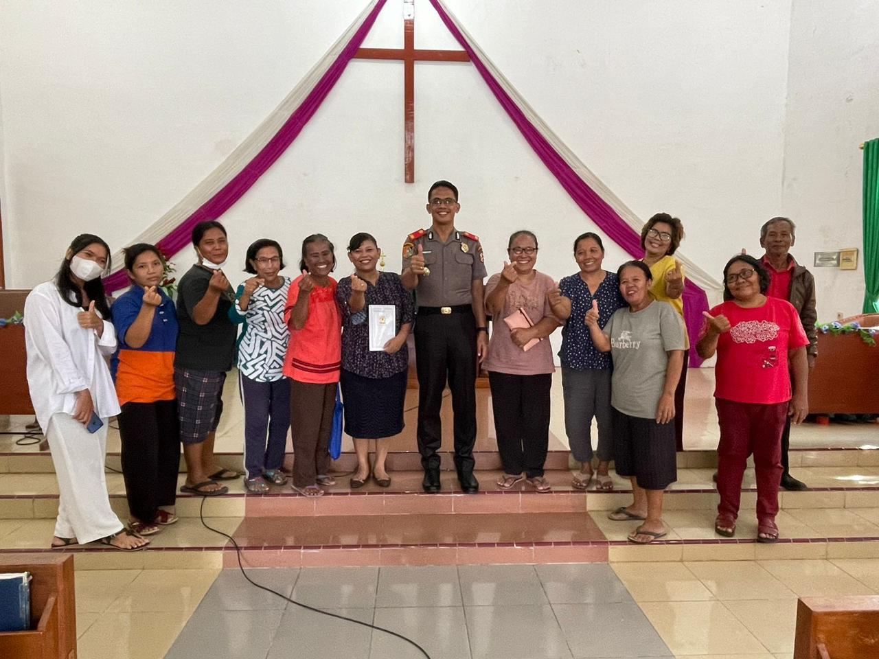 Serdik Sespimmen 62 Sosialisasi Kamtibmas dan Beri Bantuan ke GMI Manna Firdaus