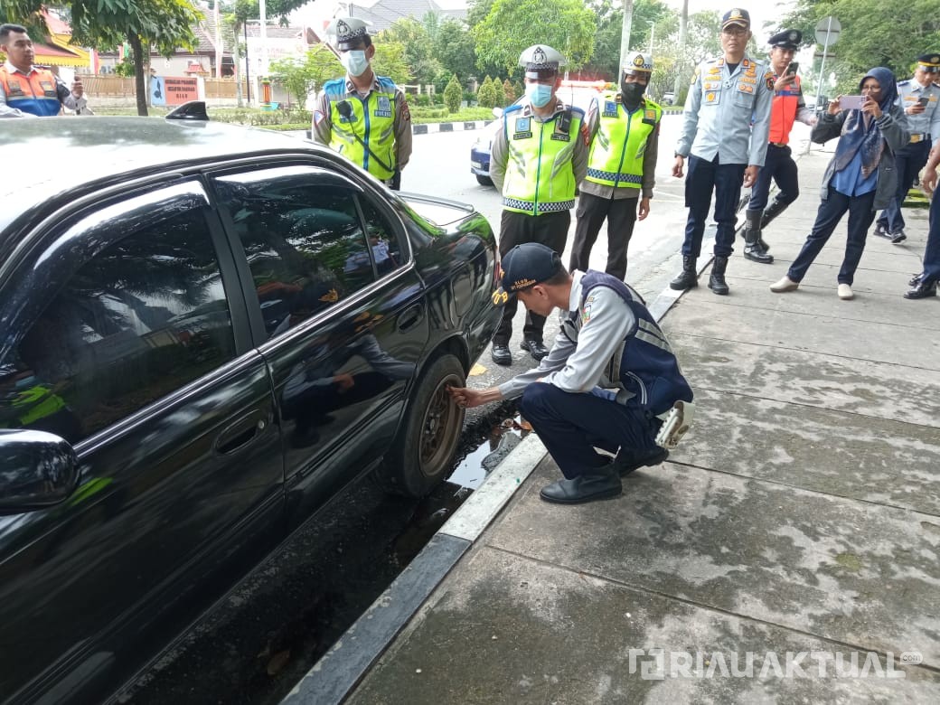 Ratusan Kendaraan Digembosi dalam Operasi Tertib Parkir 2022