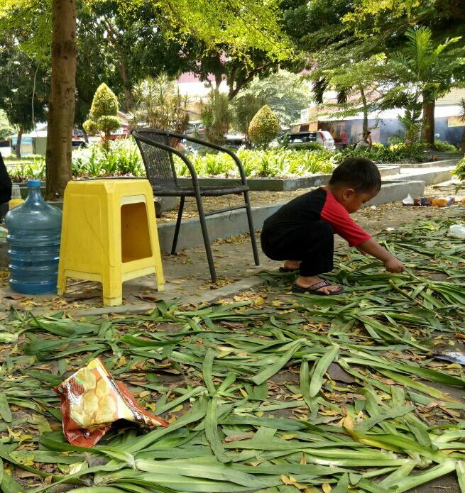 Menyedihkan, Taman Cut Nyak Dien Pekanbaru Rusak Berat Karena Acara Alfamart