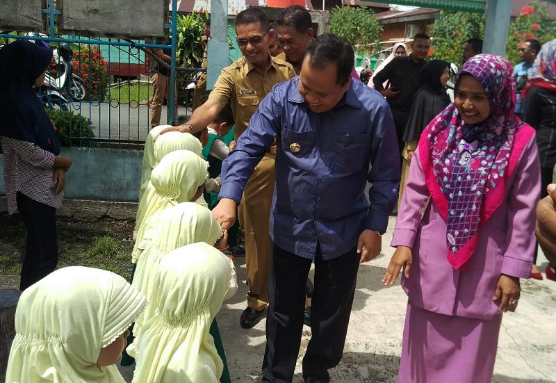 Bupati Meranti Tegaskan Siap Beri Bantuan Beasiswa Tapi Ada Syaratnya..