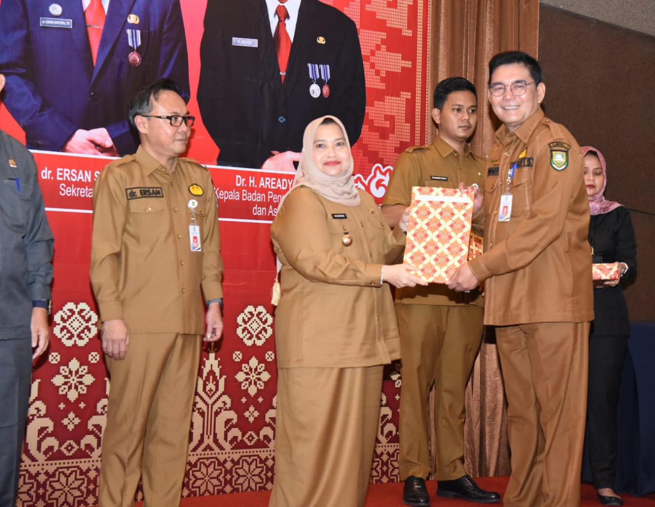 Serahkan DPA SKPD, Bupati Kasmarni : Diharapkan Mendukung Program Strategis Nasional