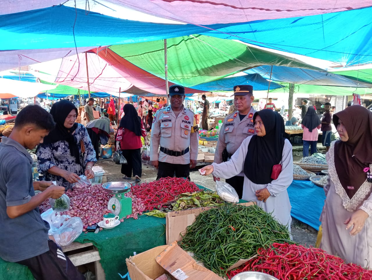 Waspada Hoax Pilkada, Polsek Kempas Berikan Pedagang