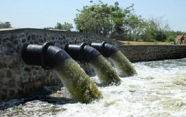 Nelayan Keluhkan Pembuangan Limbah Sagu ke Sungai