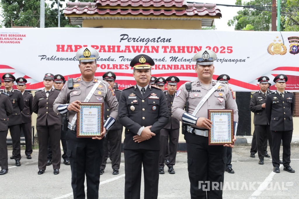 Dua Satlantas Polresta Pekanbaru dapat Penghargaan Usai Antar Warga ke Rumah Sakit