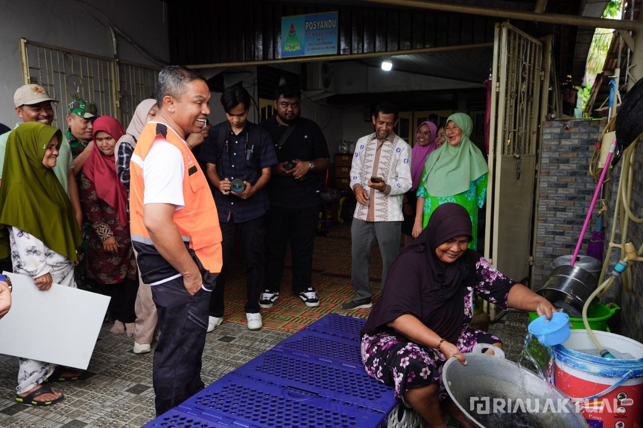 Gubri Serahkan Bantuan Korban Kebakaran di Jalan Pepaya Pekanbaru