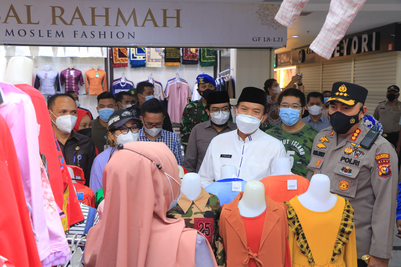 Wali Kota Pekanbaru Tinjau Penerapan Prokes di Dua Pusat Perbelanjaan