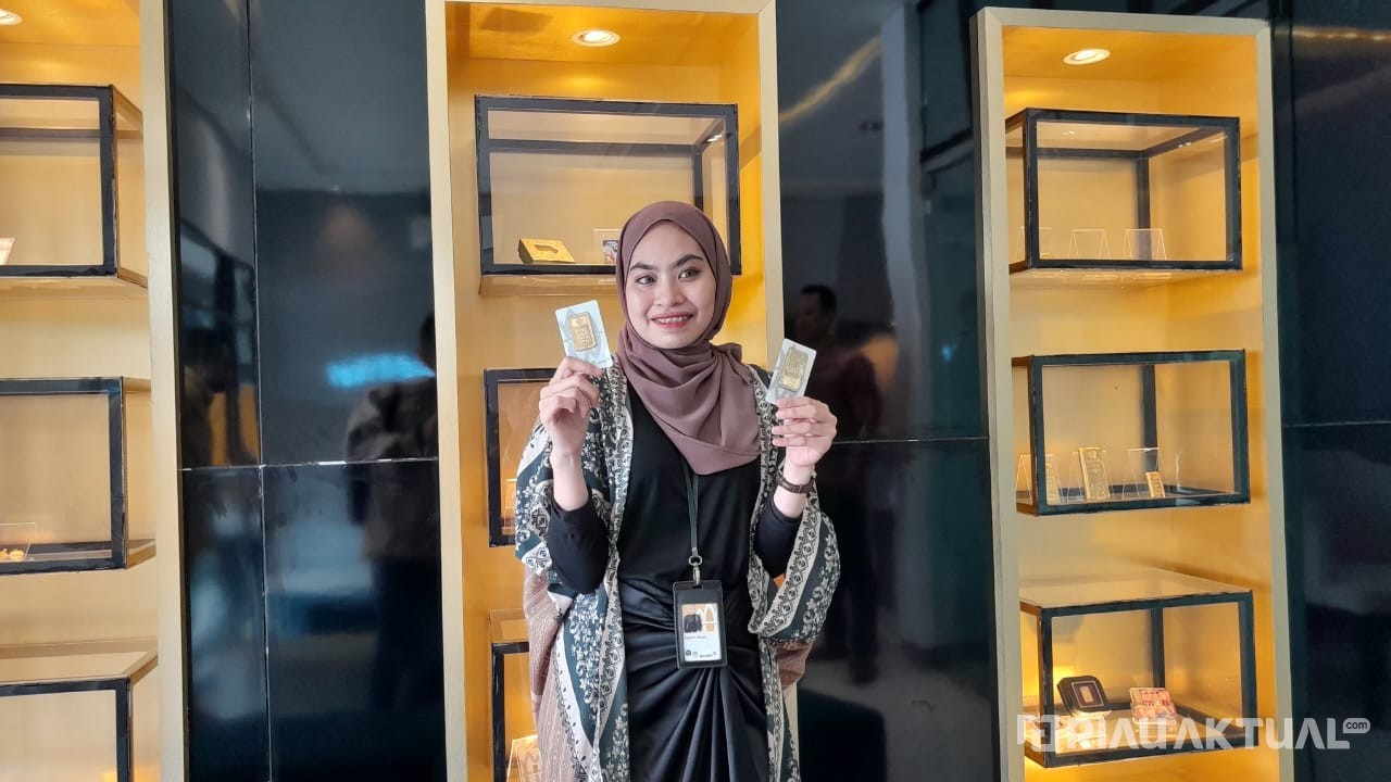 Harga Emas Antam Turun Tipis Usai Sentuh Rekor Tertinggi